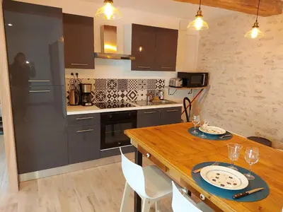 Cuisine ou kitchenette dans l'établissement Gîtes Le Saint Martin Le Cosy 1 - 4 pers