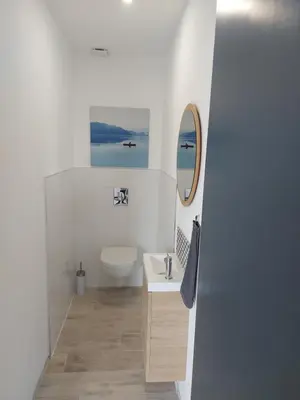 Salle de bains dans l'établissement Gîtes Le Saint Martin Le Cosy 1 - 4 pers