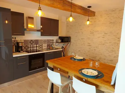 Cuisine ou kitchenette dans l'établissement Gîtes Le Saint Martin Le Cosy 1 - 4 pers