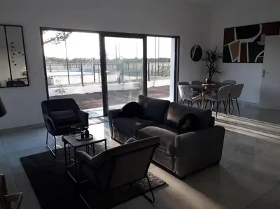 Coin salon dans l'établissement Maison neuve de standing 150 m2