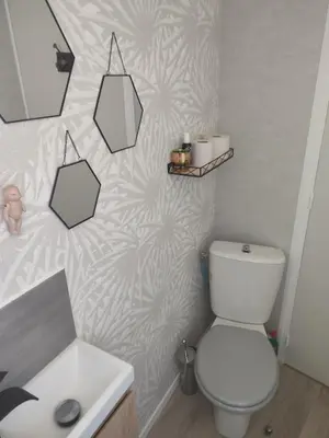 Salle de bains dans l'établissement Akvarelo