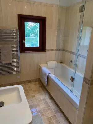 Salle de bains dans l'établissement Le Petit Noyer
