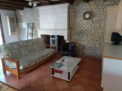 Coin salon dans l'établissement Charmante maison en pierres