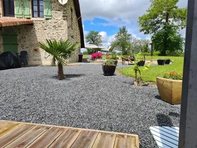 Jardin de l'établissement La Maison du Lac Lavaud