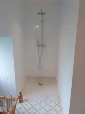 Salle de bains dans l'établissement La Petite Maison dans la Prairie
