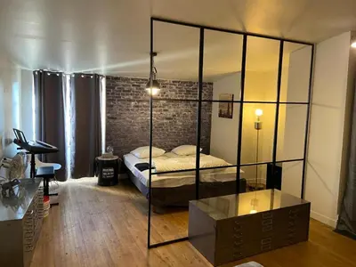 Un ou plusieurs lits dans un hébergement de l'établissement Maison spacieuse avec spa, Niort