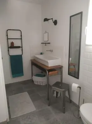 Salle de bains dans l'établissement Maison d'hôtes cosy & agréable à 5min du Futuroscope