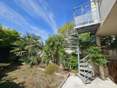 Jardin de l'établissement Le Bienheureux, le calme en ville et jardin