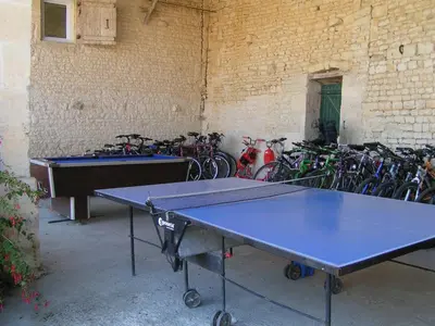 Tennis de table au sein de l'établissement 8 Gite Complex, 53 People maximum , Marriage, Birthdays, family get togethers ou à proximité