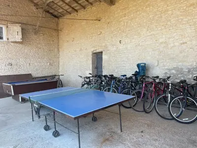 Tennis de table au sein de l'établissement Les Constellations, 8 gite complex, 53 people, marriage, birthday, etc ou à proximité