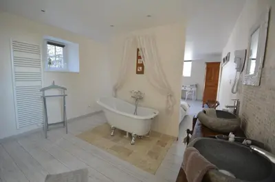 Salle de bains dans l'établissement Aux 4 Cornes - Chambre d'hôtes