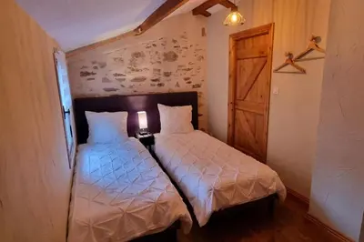 Un ou plusieurs lits dans un hébergement de l'établissement Le Pavillon bleu Vouvant - Gite Maison