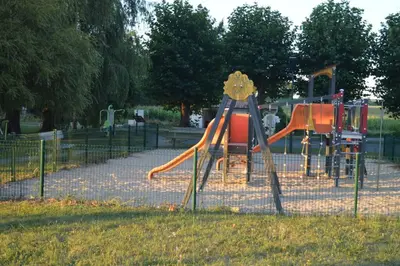 Aire de jeux pour enfants de l'établissement Chalet cosy proche mer