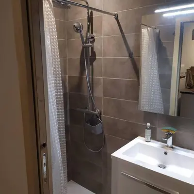 Salle de bains dans l'établissement Appartement indépendant, calme 2 adultes, 2 étoiles