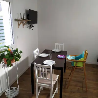 Télévision ou salle de divertissement dans l'établissement Appartement indépendant, calme 2 adultes, 2 étoiles