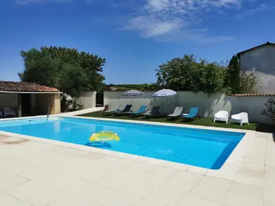 Piscine de l'établissement L'Ancienne Distillerie ou située à proximité