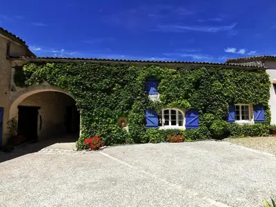Jardin de l'établissement L'Ancienne Distillerie