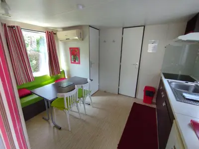 Cuisine ou kitchenette dans l'établissement Camping de Bourg Charente