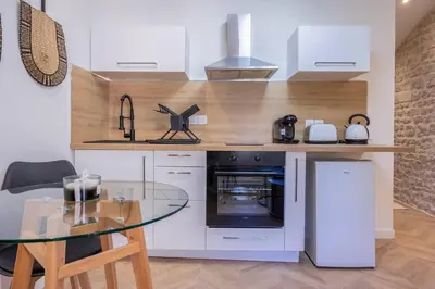 Cuisine ou kitchenette dans l'établissement L'escale douillette en hyper centre