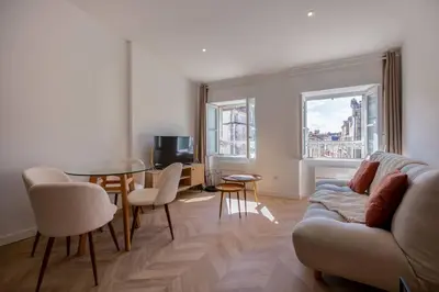 Coin salon dans l'établissement La suite d'Orbigny en hyper centre
