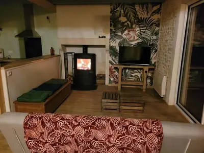 Télévision ou salle de divertissement dans l'établissement Maison Poitevine 9/10 personnes