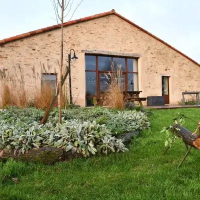 Gîte rénové avec piscine intérieure