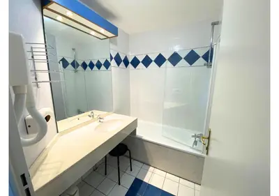 Salle de bains dans l'établissement AU 237'- Résidence Aquatis - Futuroscope - La Conciergerie.