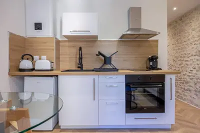 Cuisine ou kitchenette dans l'établissement Le Cocon Urbain en Hyper Centre