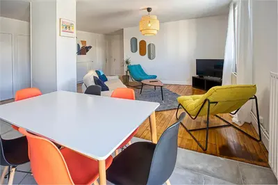 Coin salon dans l'établissement L'Oasis Urbaine à Angoulême - Pro ou Groupe