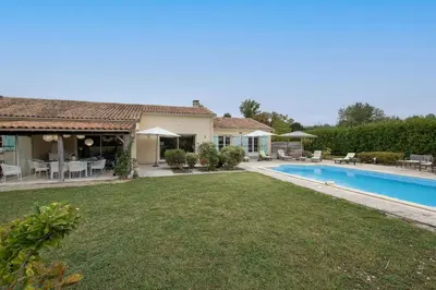 Piscine de l'établissement Villa Migron - Charmante maison avec piscine ou située à proximité