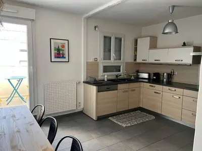 Cuisine ou kitchenette dans l'établissement Superbe appartement avec parking