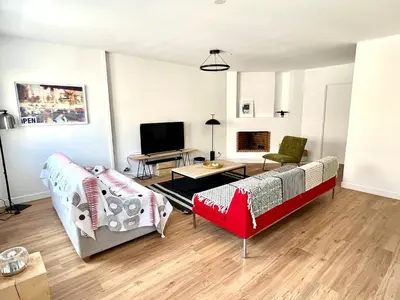 Télévision ou salle de divertissement dans l'établissement Superbe appartement avec parking