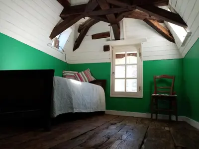 Un ou plusieurs lits dans un hébergement de l'établissement Maison en plein cœur de ville à Montmorillon