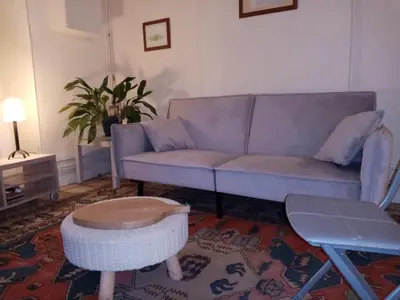 Coin salon dans l'établissement Maison en plein cœur de ville à Montmorillon