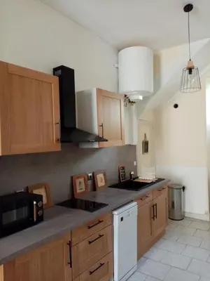Cuisine ou kitchenette dans l'établissement Maison en plein cœur de ville à Montmorillon