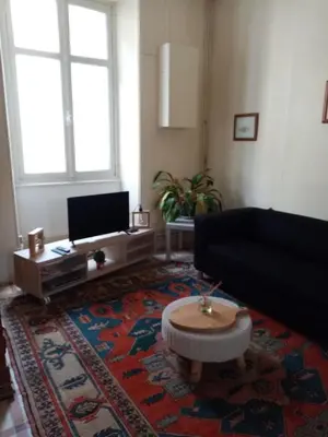 Télévision ou salle de divertissement dans l'établissement Maison en plein cœur de ville à Montmorillon