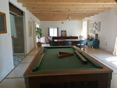 Billard dans l'établissement Charmante maison dans joli village
