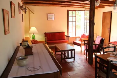 Coin salon dans l'établissement Gîte Gîtes de La Gartempe : la Barlotière