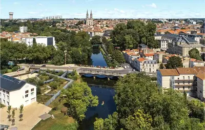 Vue générale sur Souvigné ou vue de la ville depuis la maison de vacances