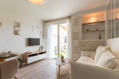 Télévision ou salle de divertissement dans l'établissement Slow studio, Les Clés de l'Espoir, proche Poitiers