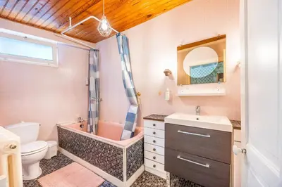 Salle de bains dans l'établissement Chambre Nuit d'Asie