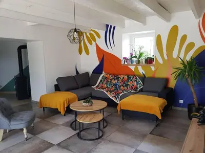 Coin salon dans l'établissement gîte la vie en couleur 14 personnes