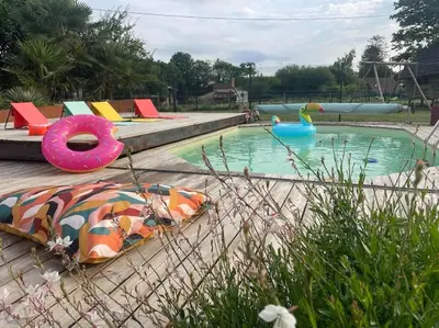 Piscine de l'établissement gîte la vie en couleur 14 personnes ou située à proximité