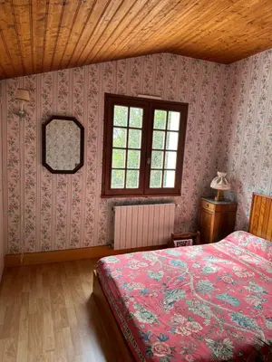 Un ou plusieurs lits dans un hébergement de l'établissement Maison de campagne cosy dans la verdure