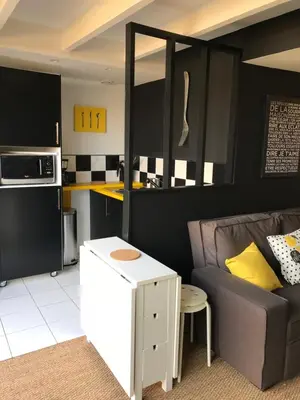 Cuisine ou kitchenette dans l'établissement Au 29 logement cocon avec jacuzzi privatif