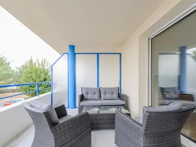 Coin salon dans l'établissement Appartement Calme avec Grande Terrasse, Aytré, Proche Lac, 2 Pers. - FR-1-258-213
