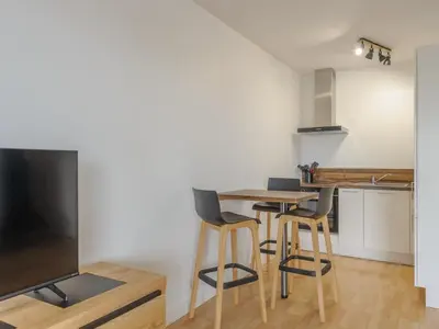 Cuisine ou kitchenette dans l'établissement Appartement Calme avec Grande Terrasse, Aytré, Proche Lac, 2 Pers. - FR-1-258-213