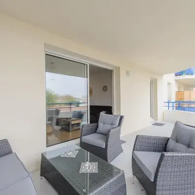 Appartement Calme avec Grande Terrasse