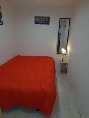 Un ou plusieurs lits dans un hébergement de l'établissement Charming 5-Bedroom House in Croix-Chapeau, La Rochelle, France