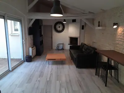 Cuisine ou kitchenette dans l'établissement Charming 5-Bedroom House in Croix-Chapeau, La Rochelle, France